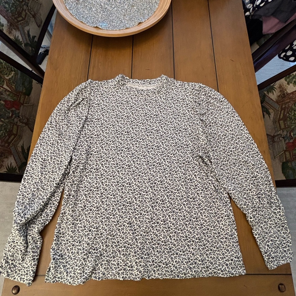 LOFT Black and White Floral Patterned Top